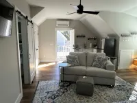 Carriage House within 5 minute walk of Old Town Bluffton - 4-Star