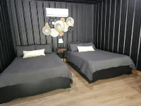 Hidden Jewell - Full Cabin 4 Studio Suites - 9Bd / 4BA Sleeps 15 on Outlaws - Wifi
