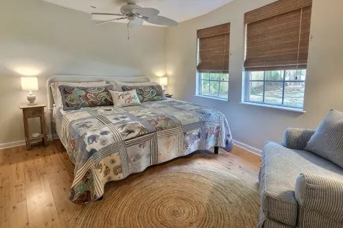 Tucked Away Quiet Cottage~5 Blocks to Riverfront and Cumberland Island Ferry - Homestays