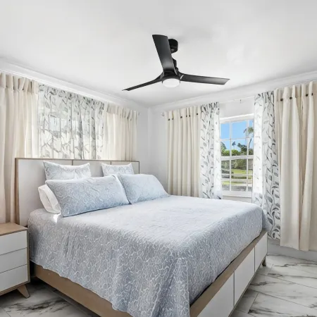 House with Heated Pool and Outdoor kitchen close to Siesta Key Beach!! Hotels in Whitfield