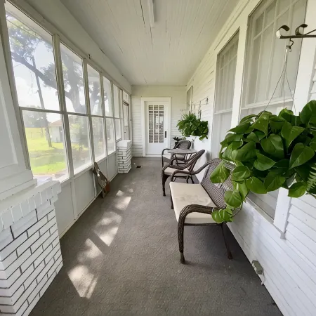 Spacious Country Living Located In The Heart Of Brenham