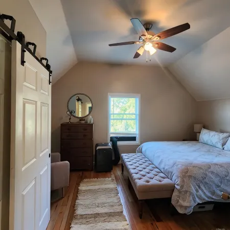 Private Finger Lakes Getaway with a Pool, Hot Tub, and Sauna, Timber Frame Porch Hotels in Conesus