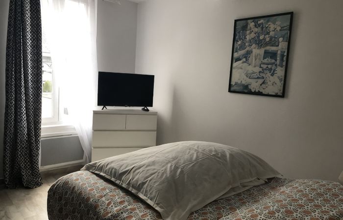 Renovated apartment in the heart of Mirepoix cutlery