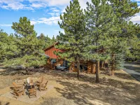 Bobcat Bunkhouse in Estes Park-3 Bed Family Retreat with Wi-Fi A/C Games Hot Tub - 4 stjerner
