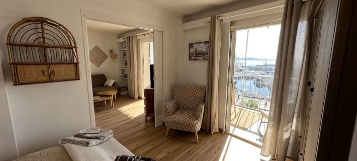 Panoramic sea view of port and beaches Hotels in Bandol