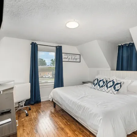 Lilly's Cottage-Minutes to the Ark!! Newly Updated! Sleeps 7!