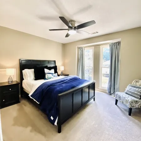 Gorgeous 4 BR Home - 1.5 mi from DT Alpharetta and Avalon