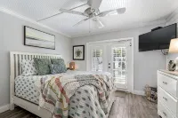 Villas By The Sea #2, Anna Maria Island Condo, one block from beach, heated pool - 3 tähden