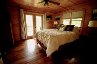 Romantic Cabin w/ Hot Tub, Fire Pit & Mountain Views - Gym