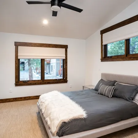 Stylish Luxury Townhouse - Walk to Downtown, A/C!