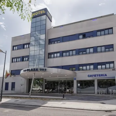Plaza Alaquas Отели рядом с достопримечательностью «Спортивный комплекс имени Луиса Пуча»
