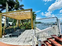 Waterfront House with Heated Pool, Jacuzzi & Private Dock - Private Pools