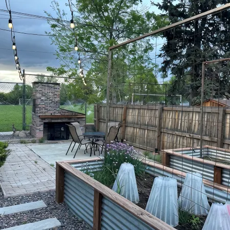 Cozy 3Br Home with AC, Hot Tub & Walkable Restaurants