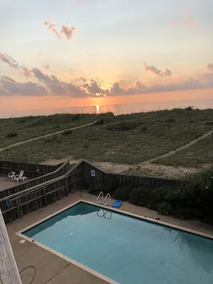 Outer Banks NC  Hatteras Island  Oceanfront w/ Pool Hot Tub Sleeps 12 Pets OK - 4星級
