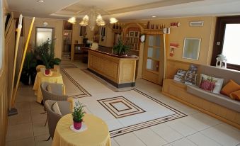 Hotel Fioroni - Housity