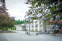 Fiordland Hotel - parking