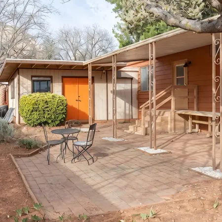 Cozy & Clean 3 BD/2BA In The Heart of The Red Rocks