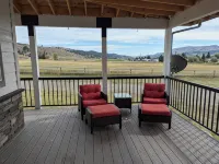 Family-Friendly Private Ranch Getaway with pond. Newly Remodeled - WiFi