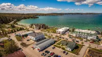 Private Cozy Cottage in Charming Walloon Lake Village - Sleeps 13! - Wifi