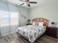 6 BR/6 Ba w/ Pool & Hot Tub, ample Parking, close to Beach & Downtown! - 4성급