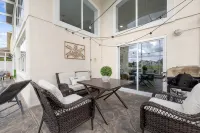 Splendid Lake View Villa with Heated Pool/Spa Near Disney - 3-Star