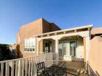 Charming Santa Fe Adobe Home 2 BR w/Elevated Views - Jacuzzi