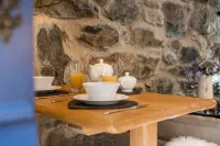 Romantic and cosy cottage,  countryside views, near to the beach and mountains - 4-Star