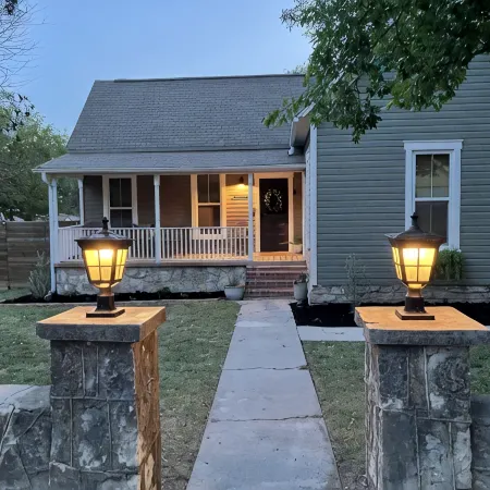 Remodeled historic cottage, 2-min walk to downtown.