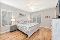 Beach Paradise with New Luxury Private Pool- Quick Walk to Beach & Shops - 4-Star