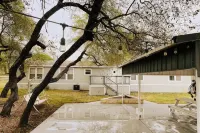 Natalia TX. Family Getaway!! - 무료 와이파이