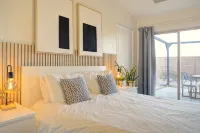 Modern retreat, great views, games galore.. - 4星級