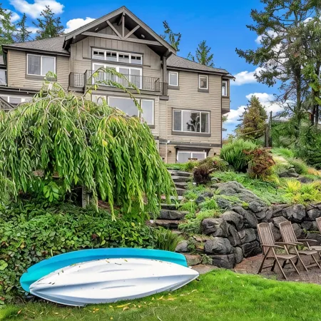 Luxury Beach House & Apartment, Waterfront, Hot Tub, Kayaks, Fire Pit, Game Room
