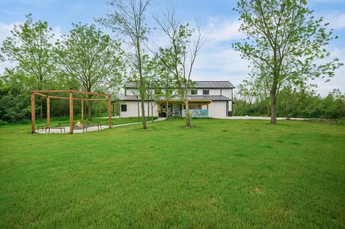 Barn! B-Ball Court/Mini Golf/Sports Bar/Tiki Bar/Theater/Arcade/Hot Tub/Fire Pit - Wi-Fi