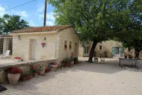 Uzès: "L'Olivier" Apartment in a Country House, 10 Minutes on Foot from downtown—July Discount - 3-Star
