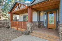 Spacious 1 Level Sisters Home - Walk to Downtown - Boutique
