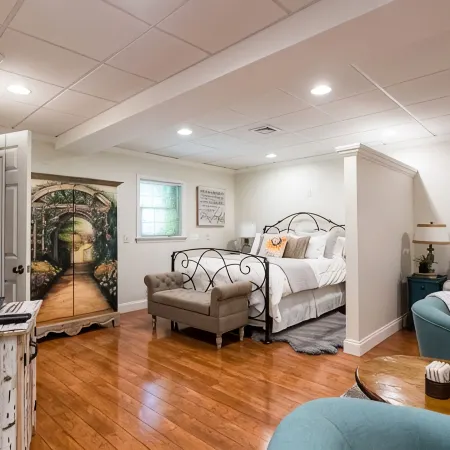 Updated and Renovated Hideaway Apartment with New Kitchen! Charming!