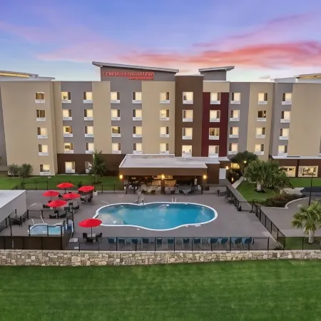 TownePlace Suites San Antonio Universal City/Live Oak Отели рядом с достопримечательностью «Торговый центр "Роллинг Окс Молл"»
