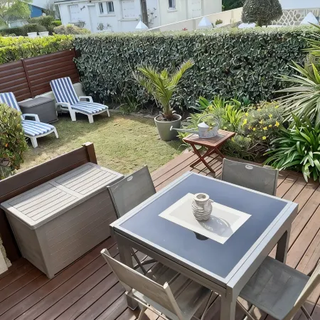 Apartment in small residence 300 m from beach and town center