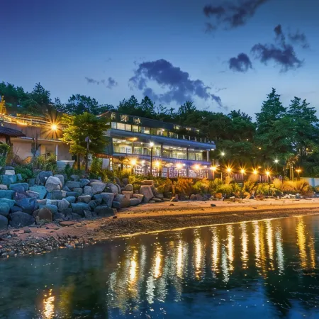 Geoje Island Jangmok Hawaii Pension (Caravan)