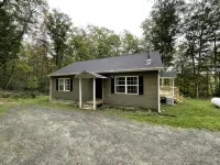 Secluded mountain home on over 10 wooded acres, modern, WiFi and pet friendly! - 3-Star