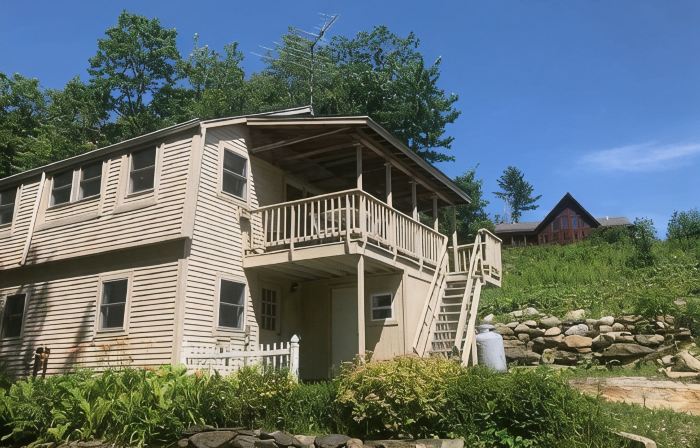 Cozy 2Br Lakefront Getaway on Messalonskee Lake – Shared Waterfront, Sleeps 4