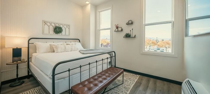 Sleeps 7 ~ Near Ice Rink ~ Netflix ~ Triple Bunk Отели в г. Логан