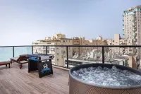 Beachside 3Br l Huge Patio and Parking l Mamad - parking