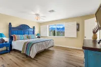 Incredible VIEWS, pool, spa, ping pong table, by GOLF course, bike and walk path - 4 stjerner