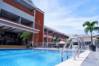 Sutan Raja Hotel Kolaka - piscina