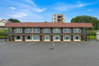 Astoria Rivershore Motel - parking