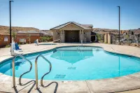 Utah Group Getaway w/ Patio! Swim, Soak & Hike - مسبح