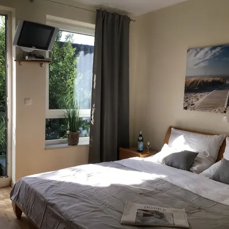 Exclusive beachfront apartment - 4 people - balcony overlooking the lake - parking