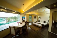 The Gold Beach Resort - parking