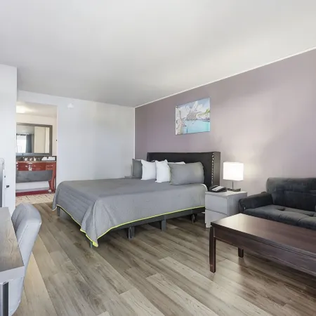 R Nite Star Inn and Suites -Home of the Cowboys & Rangers
